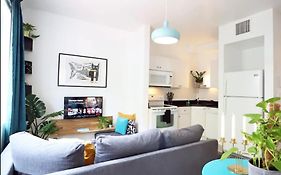 South Beach Steps To Ocean Drive Free Parking & Pet Friendly